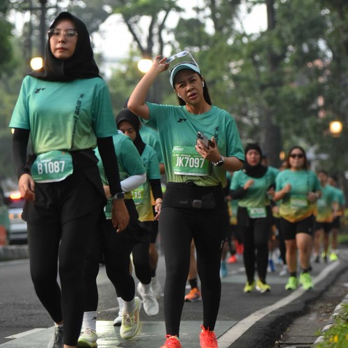 Race photo from BAUR RUN 2025