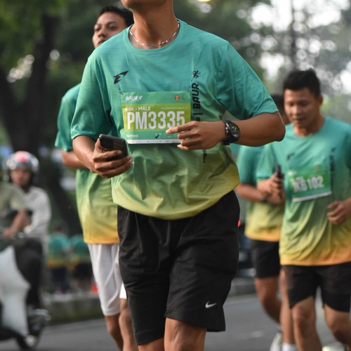 Race photo from BAUR RUN 2025