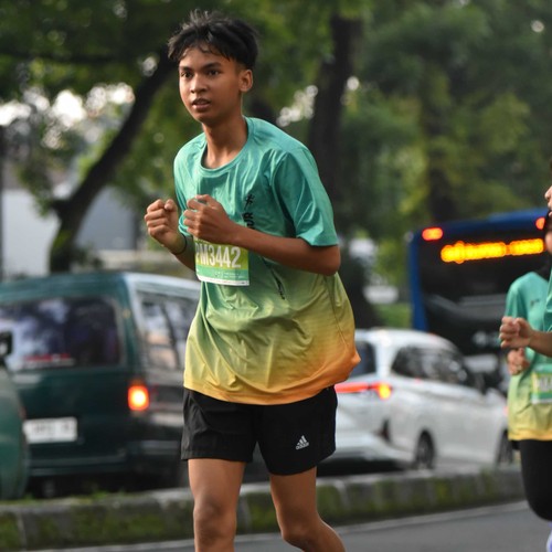 Race photo from BAUR RUN 2025