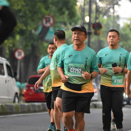 Race photo from BAUR RUN 2025