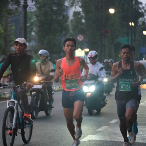 Race photo from BAUR RUN 2025