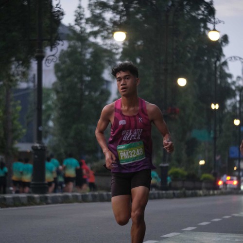 Race photo from BAUR RUN 2025