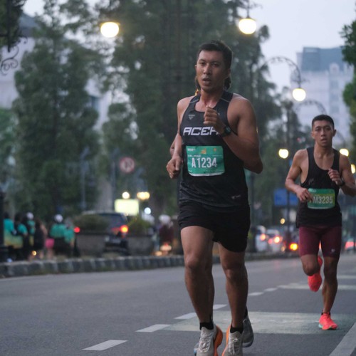 Race photo from BAUR RUN 2025
