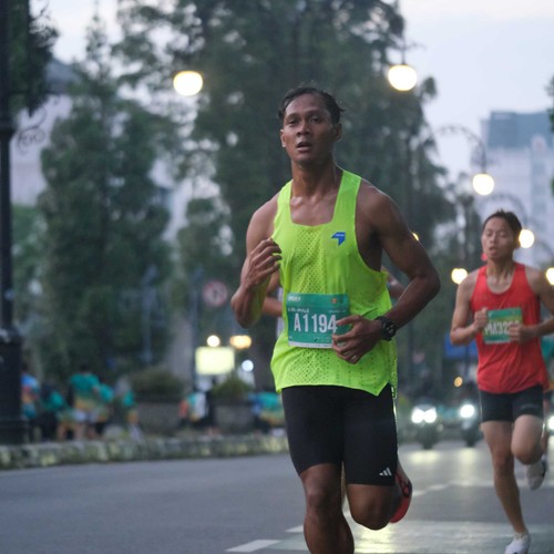 Race photo from BAUR RUN 2025