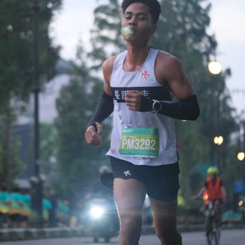 Race photo from BAUR RUN 2025