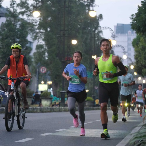 Race photo from BAUR RUN 2025