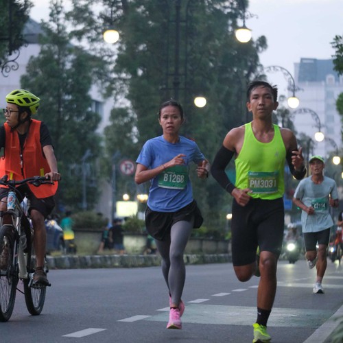 Race photo from BAUR RUN 2025