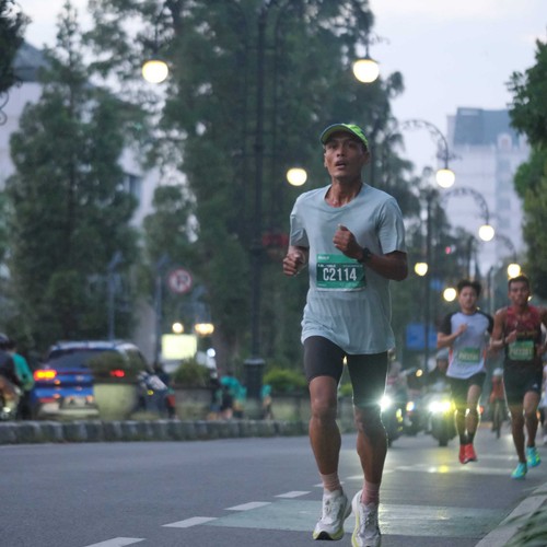 Race photo from BAUR RUN 2025