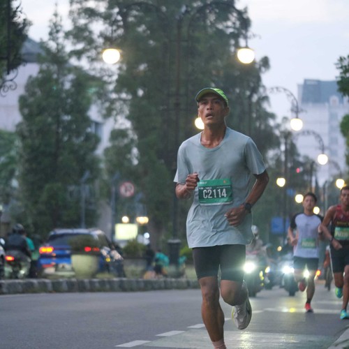 Race photo from BAUR RUN 2025