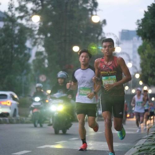 Race photo from BAUR RUN 2025