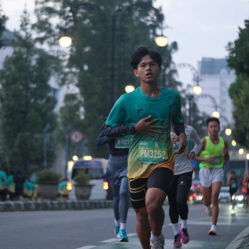 Race photo from BAUR RUN 2025