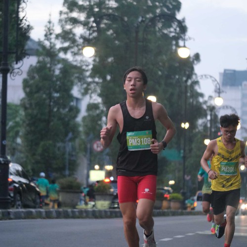 Race photo from BAUR RUN 2025