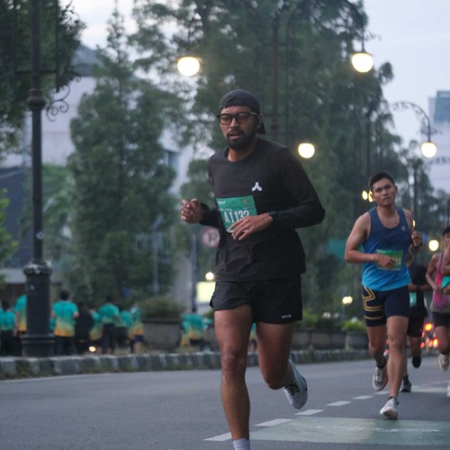 Race photo from BAUR RUN 2025