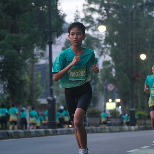 Race photo from BAUR RUN 2025