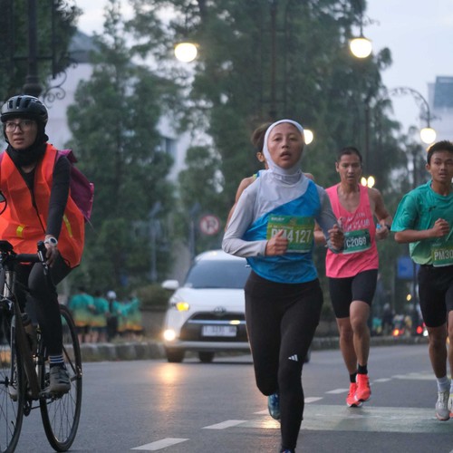 Race photo from BAUR RUN 2025