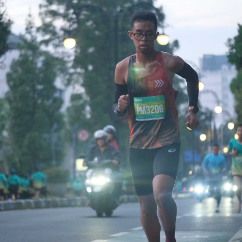 Race photo from BAUR RUN 2025