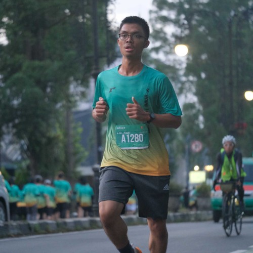 Race photo from BAUR RUN 2025