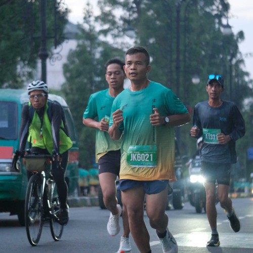 Race photo from BAUR RUN 2025