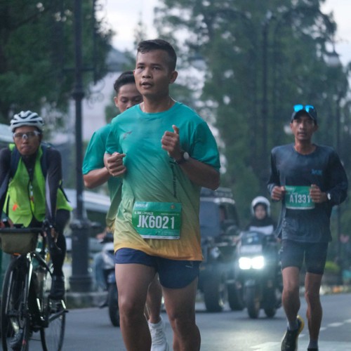Race photo from BAUR RUN 2025