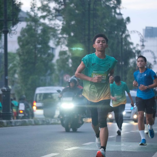 Race photo from BAUR RUN 2025