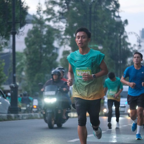 Race photo from BAUR RUN 2025
