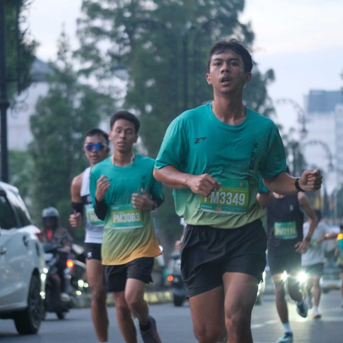 Race photo from BAUR RUN 2025