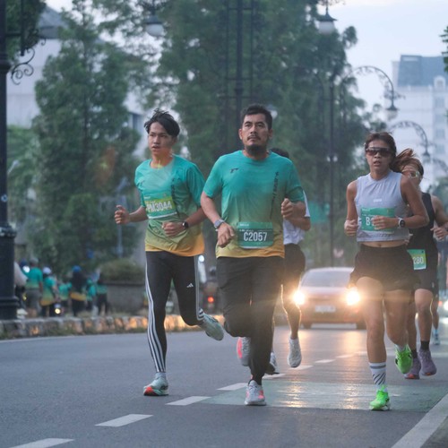 Race photo from BAUR RUN 2025