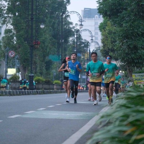 Race photo from BAUR RUN 2025