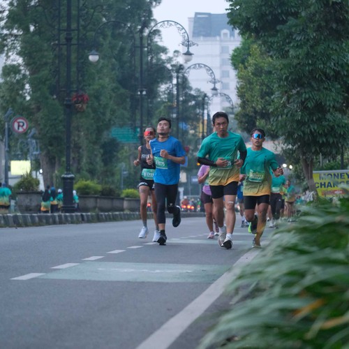 Race photo from BAUR RUN 2025