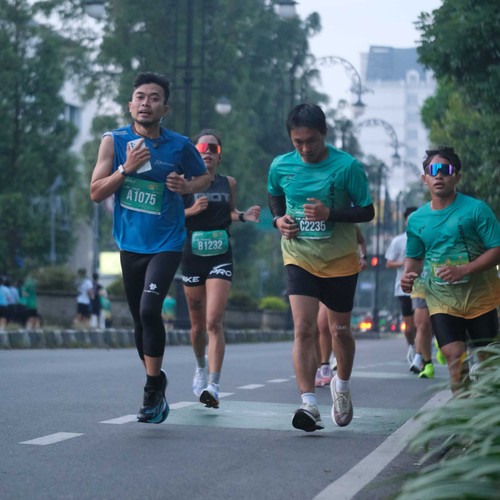 Race photo from BAUR RUN 2025