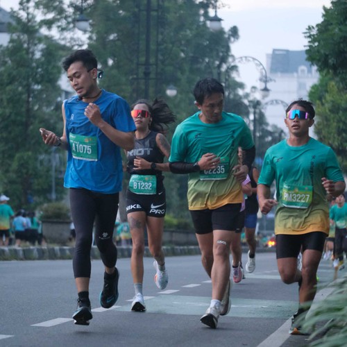 Race photo from BAUR RUN 2025