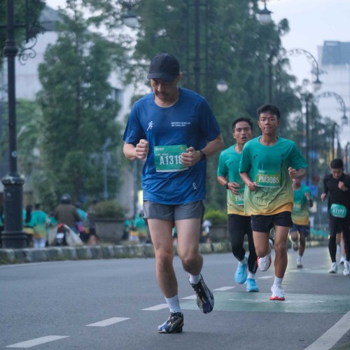 Race photo from BAUR RUN 2025