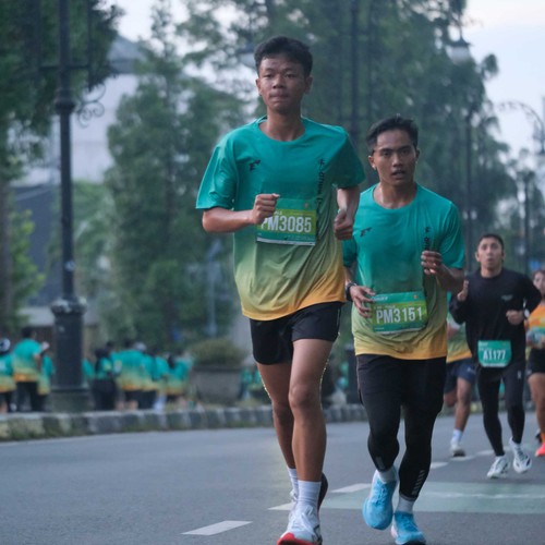 Race photo from BAUR RUN 2025