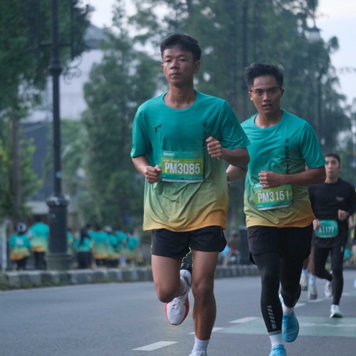 Race photo from BAUR RUN 2025