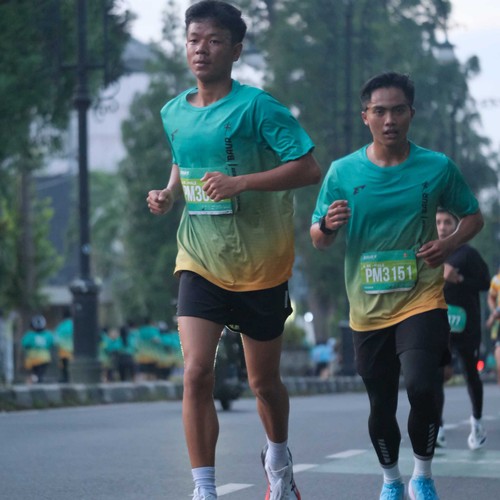 Race photo from BAUR RUN 2025