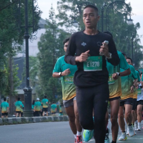 Race photo from BAUR RUN 2025