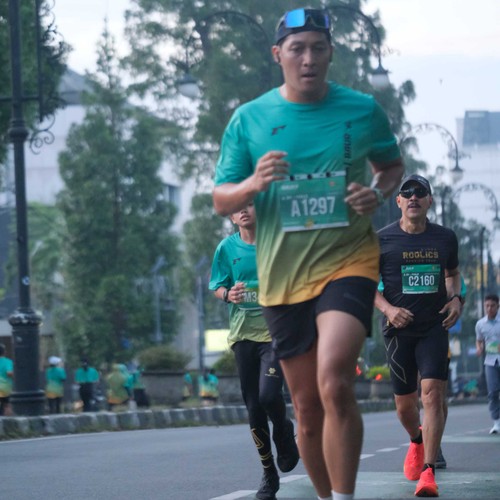 Race photo from BAUR RUN 2025