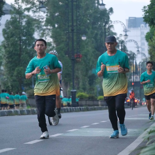 Race photo from BAUR RUN 2025