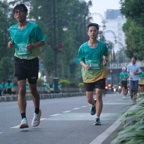 Race photo from BAUR RUN 2025