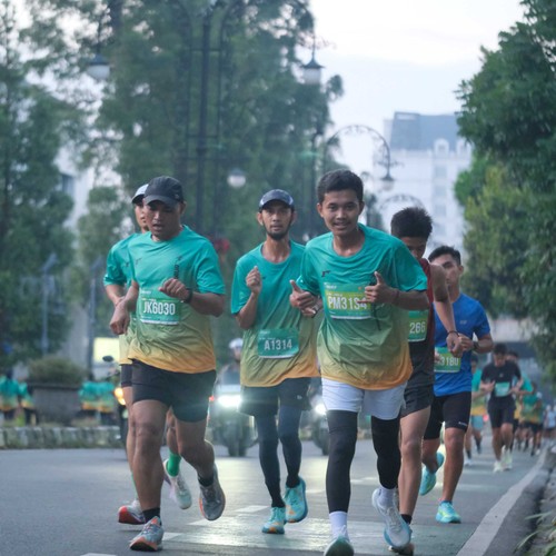 Race photo from BAUR RUN 2025
