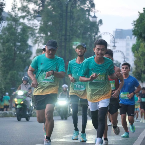Race photo from BAUR RUN 2025