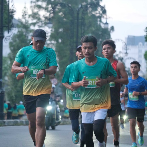 Race photo from BAUR RUN 2025