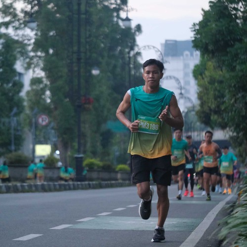 Race photo from BAUR RUN 2025