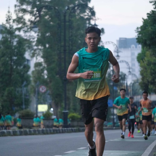 Race photo from BAUR RUN 2025