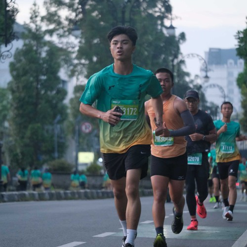 Race photo from BAUR RUN 2025