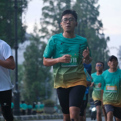Race photo from BAUR RUN 2025
