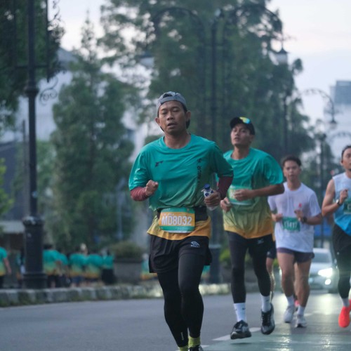 Race photo from BAUR RUN 2025