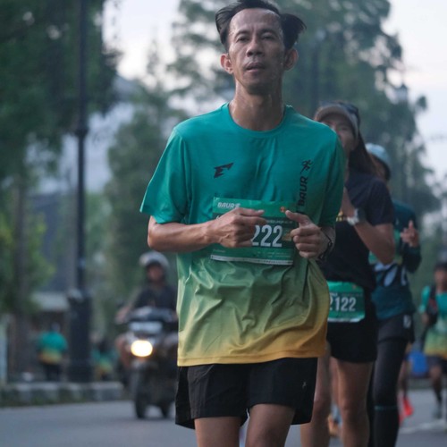 Race photo from BAUR RUN 2025