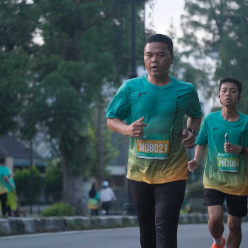 Race photo from BAUR RUN 2025