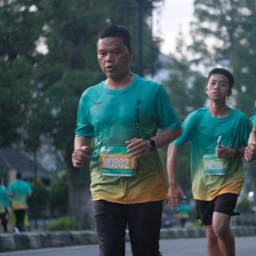 Race photo from BAUR RUN 2025